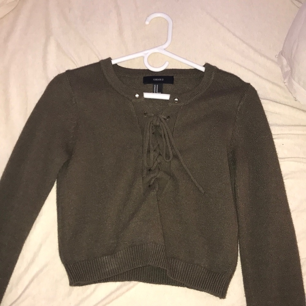 LACE UP CROPPED SWEATER